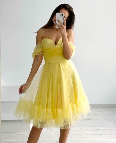 Geltona tiulio suknelė